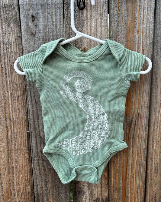 3-6M - Kraken onesie