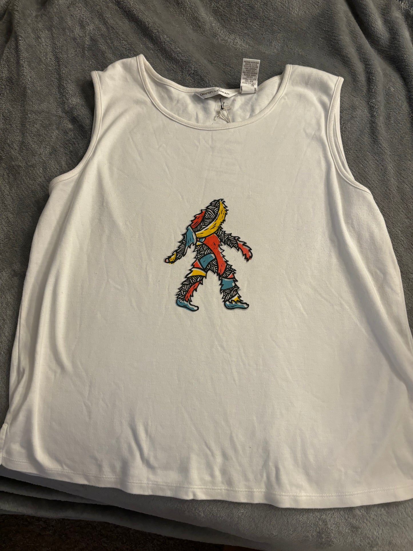 L - Baby squatch Tank top